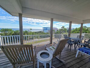 屋外ダイニングエリア