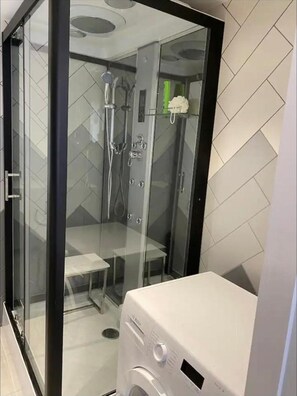 Studio | Bathroom