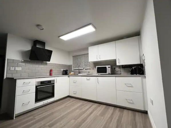 Studio | Private kitchen | Fridge, microwave, oven, stovetop