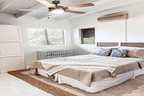 4 habitaciones, caja de seguridad en la habitación y escritorio 