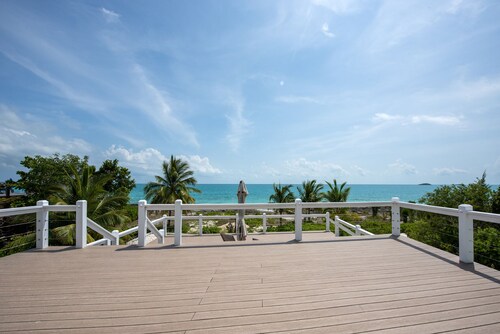 Newly Remodeled Home on Calm Caribbean w/Sunset Views, Snorkeling, Generator!