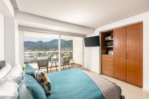 2 habitaciones, escritorio, tabla de planchar con plancha y wifi