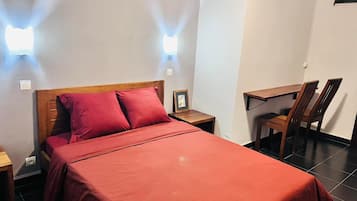 Chambre | Espace de travail pour ordinateur portable, Wi-Fi gratuit, draps fournis