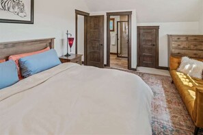 3 quartos, berço de viagem, Wi-Fi de cortesia, roupa de cama