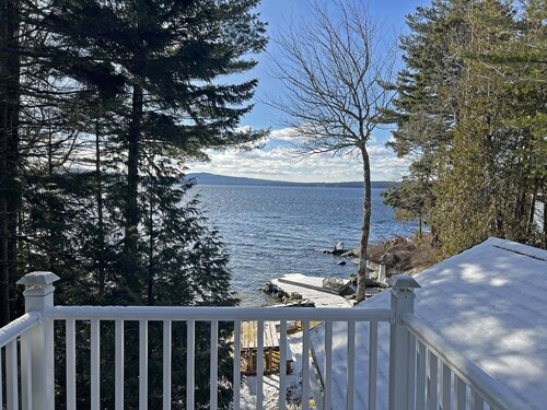 Lakefront, sandy cove, feet from water, <1hr from Acadia Nat'l Park, Bar Harbor