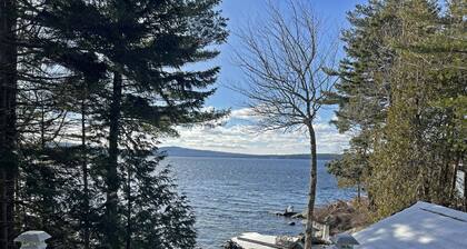 Lakefront, sandy cove, feet from water, <1hr from Acadia Nat'l Park, Bar Harbor