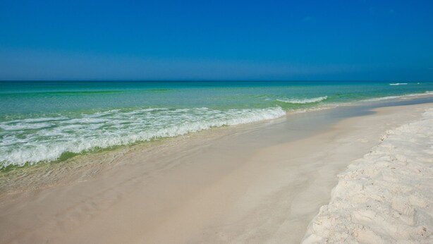 A beach with clear blue water and a sandy shore. - Tops'l Summit 913 Great pool, hot tub, close to beach, private resort (Miramar Beach)