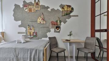 4 bedrooms, desk, iron/ironing board, travel crib