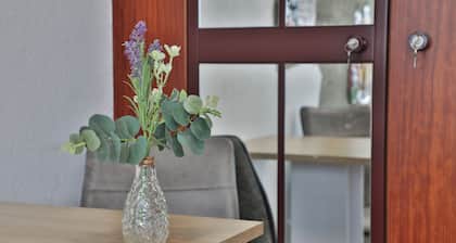 Modernes Apartment in Zentrum, Anbindung Stuttgart, Märklineum und EWS Arena.