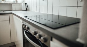 Køleskab, ovn, kogeplade, opvaskemaskine