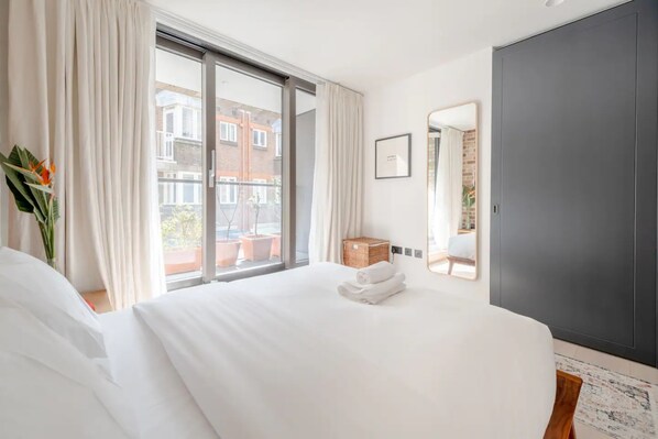 Basic Apartment, Multiple Beds | 2 bedrooms, laptop workspace, iron/ironing board, bed sheets - Gorgeous Central London 2BD Flat - Soho (London)