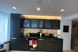 Basic Apartment, Multiple Beds | Private kitchen | Oven, stovetop, dishwasher, cookware/dishes/utensils - Gorgeous Central London 2BD Flat - Soho (London)