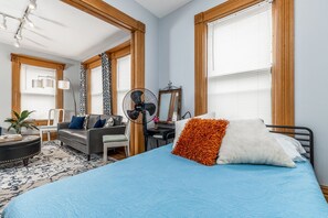3 bedrooms, iron/ironing board, free WiFi, bed sheets - The Dubuque House - Historic Downtown Location (Dubuque)