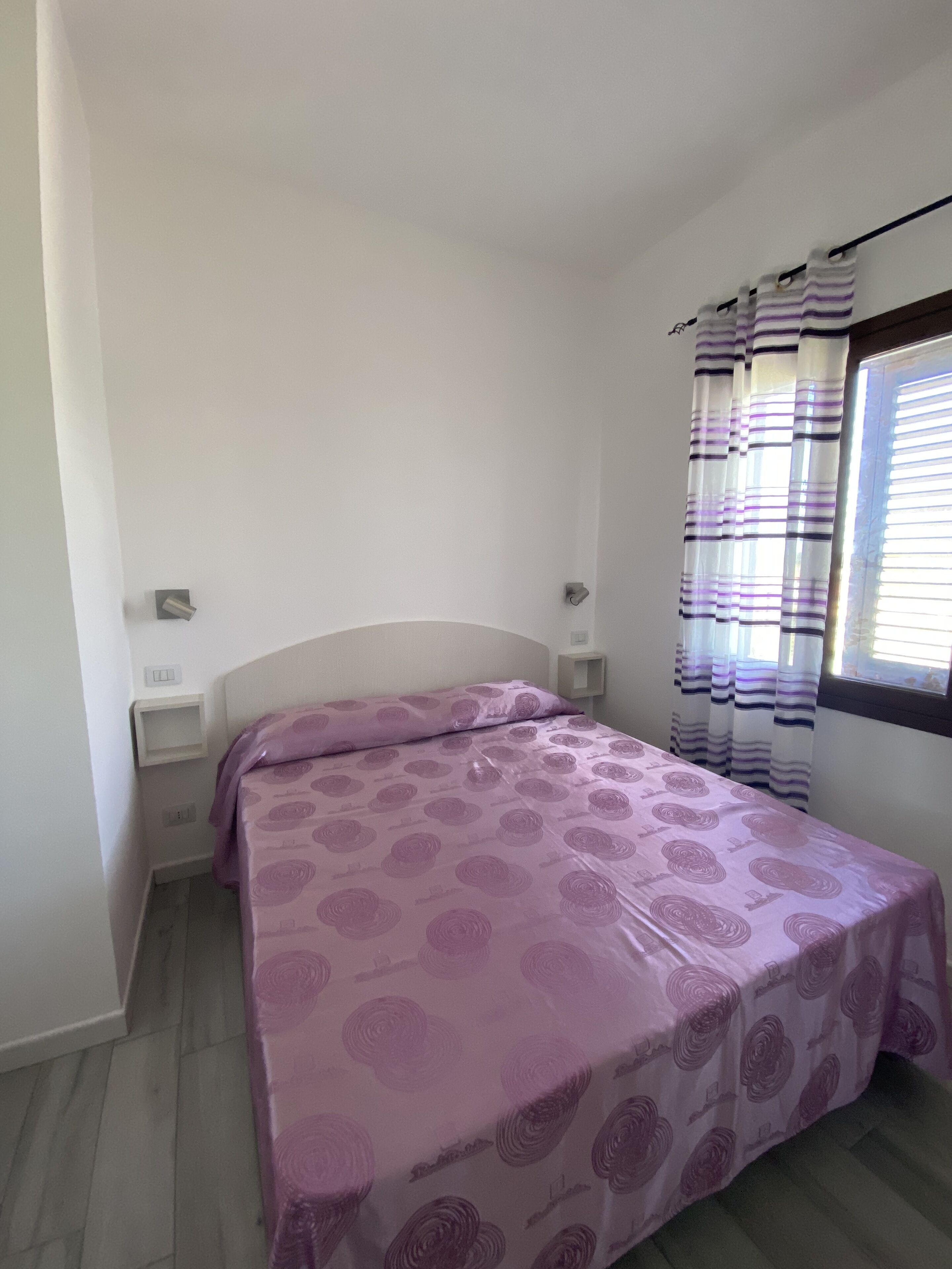 2 bedrooms, iron/ironing board, internet, bed sheets