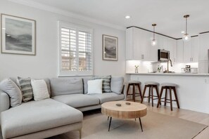 Televisión y oficina 