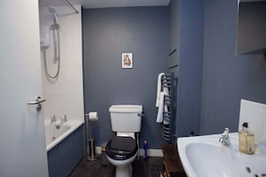 Bathtub - Art-Filled Sanctuary in Glasgow City (Glasgow City)