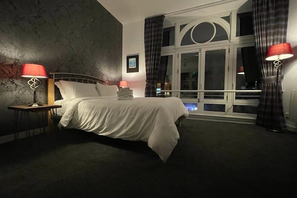 1 slaapkamer, een strijkplank/strijkijzer, wifi, beddengoed