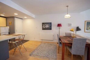 Dining - Art-Filled Sanctuary in Glasgow City (Glasgow City)
