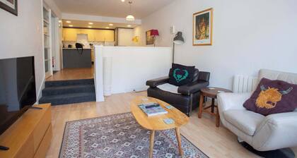 Art-Filled Sanctuary in Glasgow City