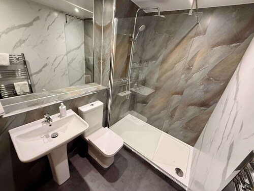 Spacious Art Flat in Glasgow's West End