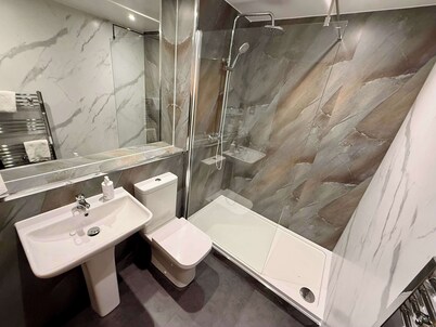 Spacious Art Flat in Glasgow's West End