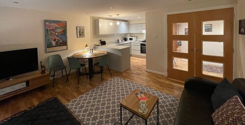 Spacious Art Flat in Glasgow's West End