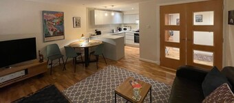 Spacious Art Flat in Glasgow's West End