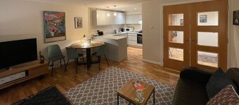 Spacious Art Flat in Glasgow's West End