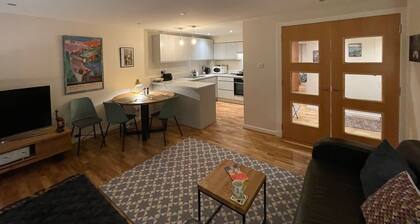 Spacious Art Flat in Glasgow's West End