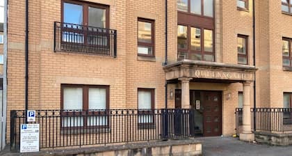 Spacious Art Flat in Glasgow's West End