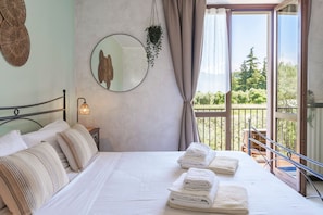 1 bedroom, in-room safe, iron/ironing board, free WiFi - Renewed apartment "Bon Bon 2" with garage, wifi, airco, pool (Lazise)