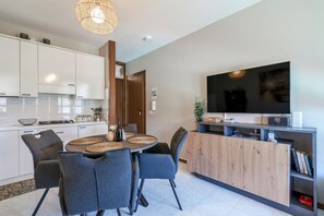 Dining - Renewed apartment "Bon Bon 2" with garage, wifi, airco, pool (Lazise)