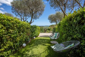 Terrace/patio - Apartment "Restanques De Saint Tropez Arums" with Shared Heated Pool and Wi-Fi (Grimaud)