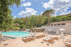 A heated pool - Apartment "Restanques De Saint Tropez Arums" with Shared Heated Pool and Wi-Fi (Grimaud)