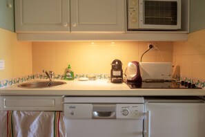 Geladeira, fogão, cooktop, lava-louças