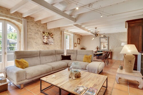 Villa 'La Maison Des Vignes' with Private Pool, Private Terrace and Wi-Fi