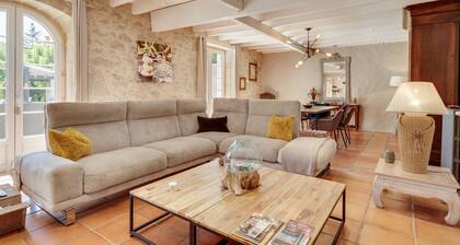 Villa 'La Maison Des Vignes' with Private Pool, Private Terrace and Wi-Fi
