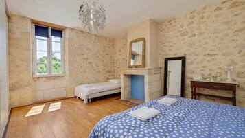 4 室のベッドルーム、アイロン / アイロン台、WiFi (無料)