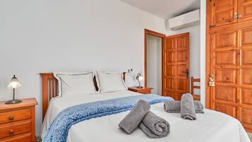 2 bedrooms, iron/ironing board, WiFi (free), bed sheets