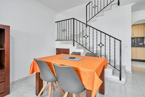 Dining - Apartment "Tropicana Casa Verde" with Sea View, Shared Pool & Wi-Fi (Nerja)