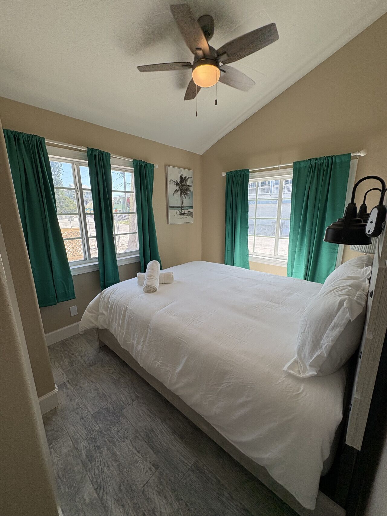 2 slaapkamers, een strijkplank/strijkijzer, gratis wifi, beddengoed