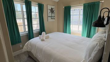 2 slaapkamers, een strijkplank/strijkijzer, gratis wifi, beddengoed