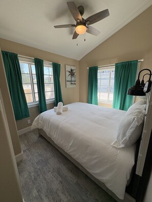 2 slaapkamers, een strijkplank/strijkijzer, gratis wifi, beddengoed