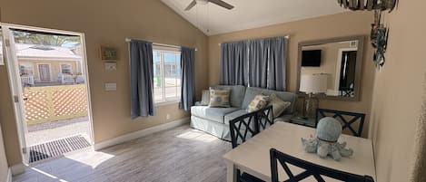 Smart TV, fireplace