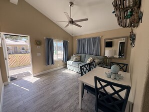 Een smart-tv en een open haard