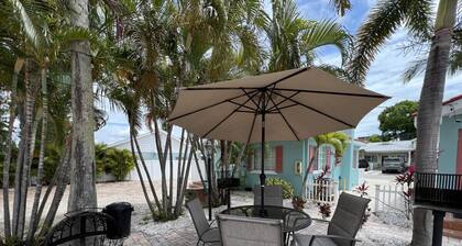 Studio steps to beach w/ queen bed #2