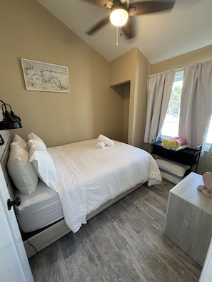 1 chambre, fer et planche à repasser, Wi-Fi gratuit, draps fournis