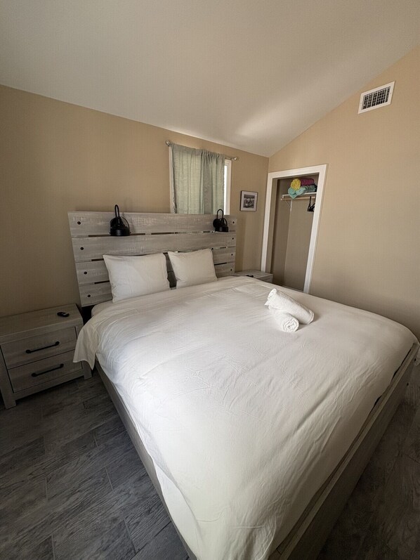 2 chambres, fer et planche à repasser, Wi-Fi gratuit, draps fournis