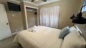 2 bedrooms, iron/ironing board, free WiFi, bed sheets