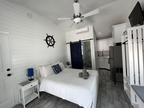 Poolside renovated studio w/ full kitchen #1